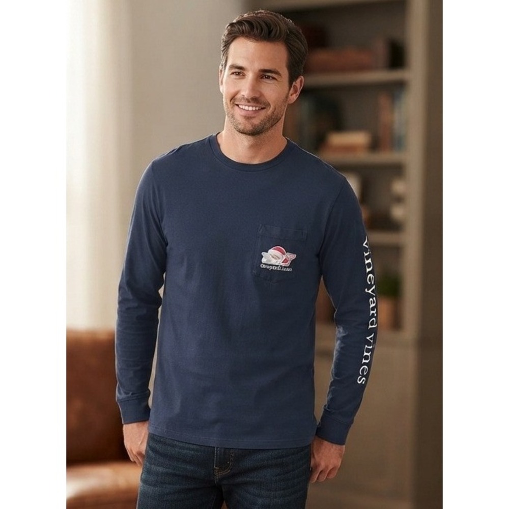 Vineyard Vines Long Sleeve Santa Whale Christmas T-Shirt Men's XS Blue Graphic